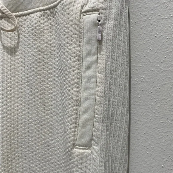 Lululemon Engineered Warmth Jogger. Size: 8 - Picture 9 of 17
